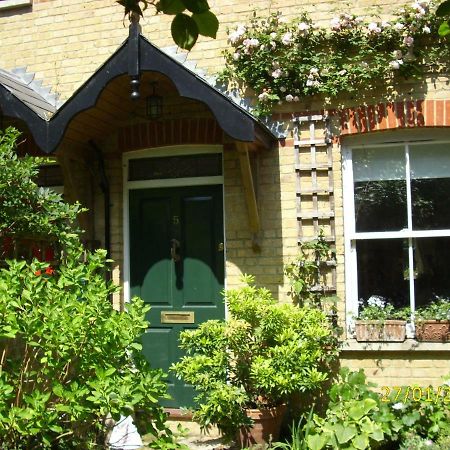 テディントン Old Station Gardens, Sw London Bed & Breakfast エクステリア 写真