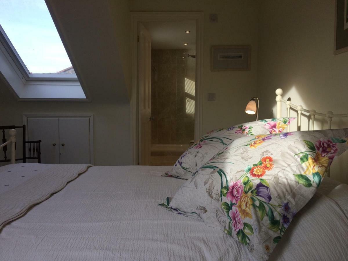 テディントン Old Station Gardens, Sw London Bed & Breakfast エクステリア 写真
