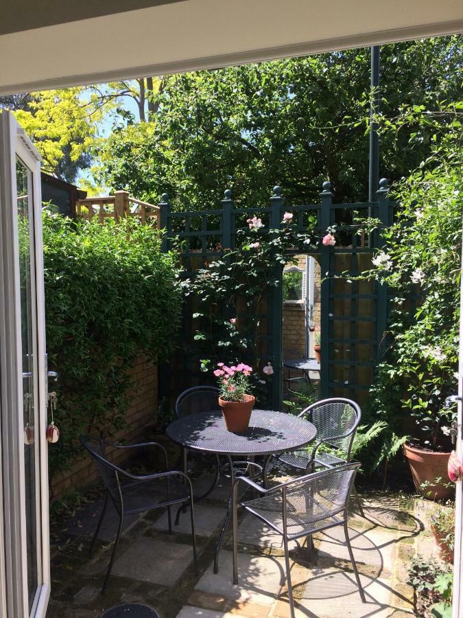 テディントン Old Station Gardens, Sw London Bed & Breakfast エクステリア 写真